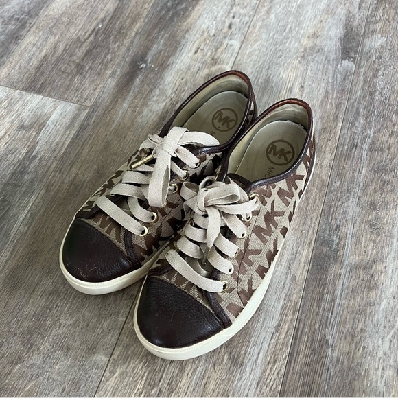 Michael Kors Canvas Monogram and Leather Classic Sneaker - Picture 5 of 8